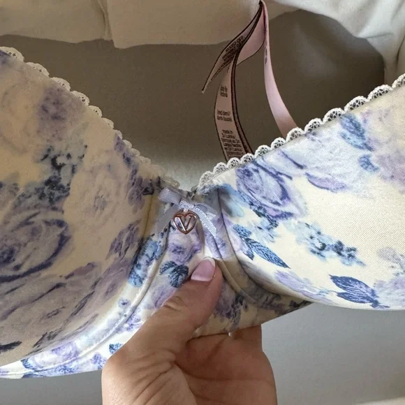 Body by Victoria, Victoria’s Secret Bra - Picture 2 of 9